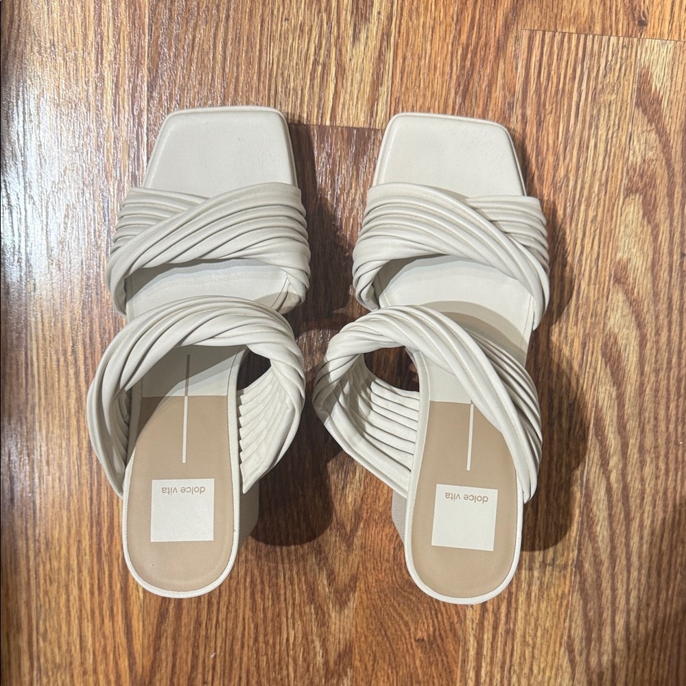 Dolce Vita Women's Tan Sandals